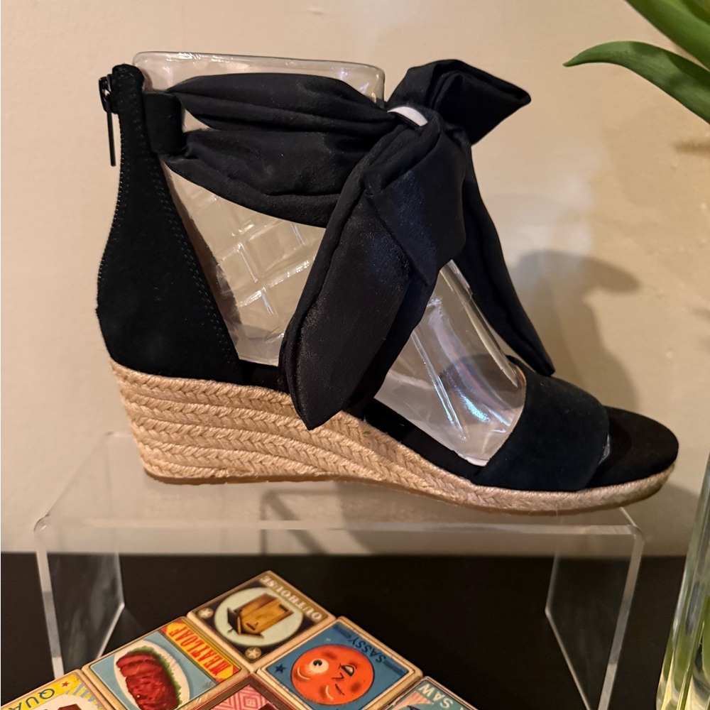 NWOT UGG Black Wedge Espadrilles Size 6 - Picture 4 of 5